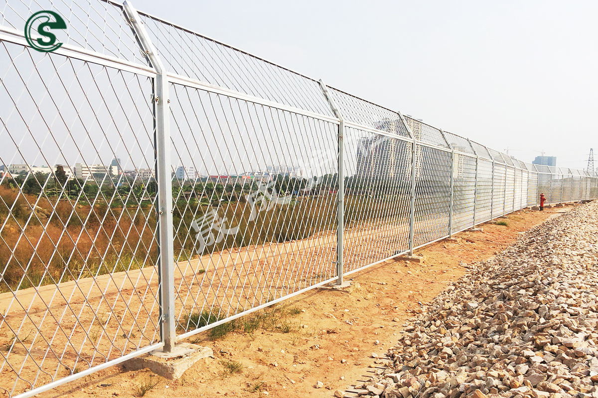 1724984535787993.jpg 鐵路隔離柵(詳情)3.jpg